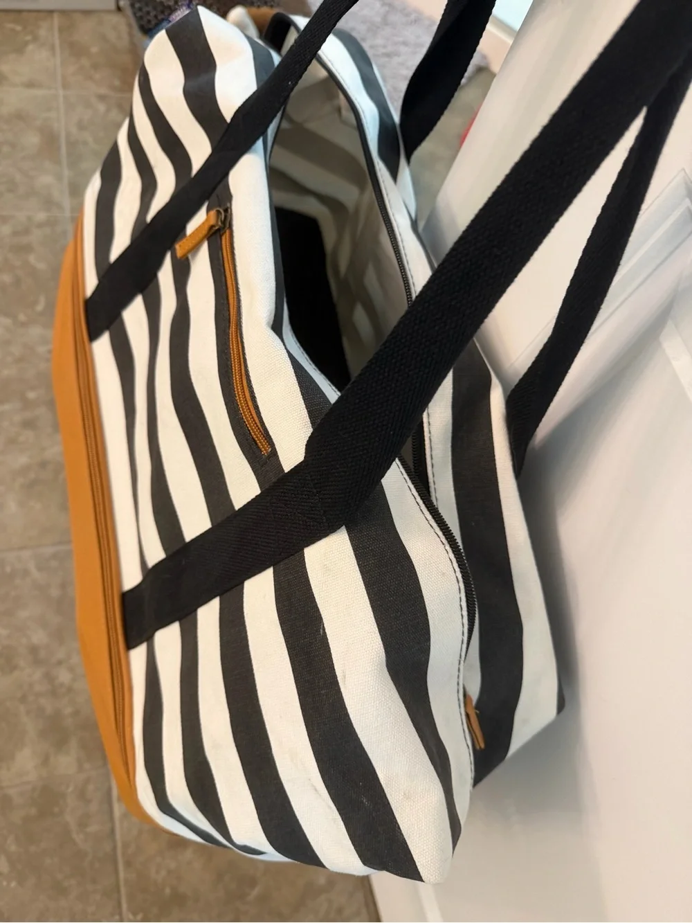 DSW spacious carry
